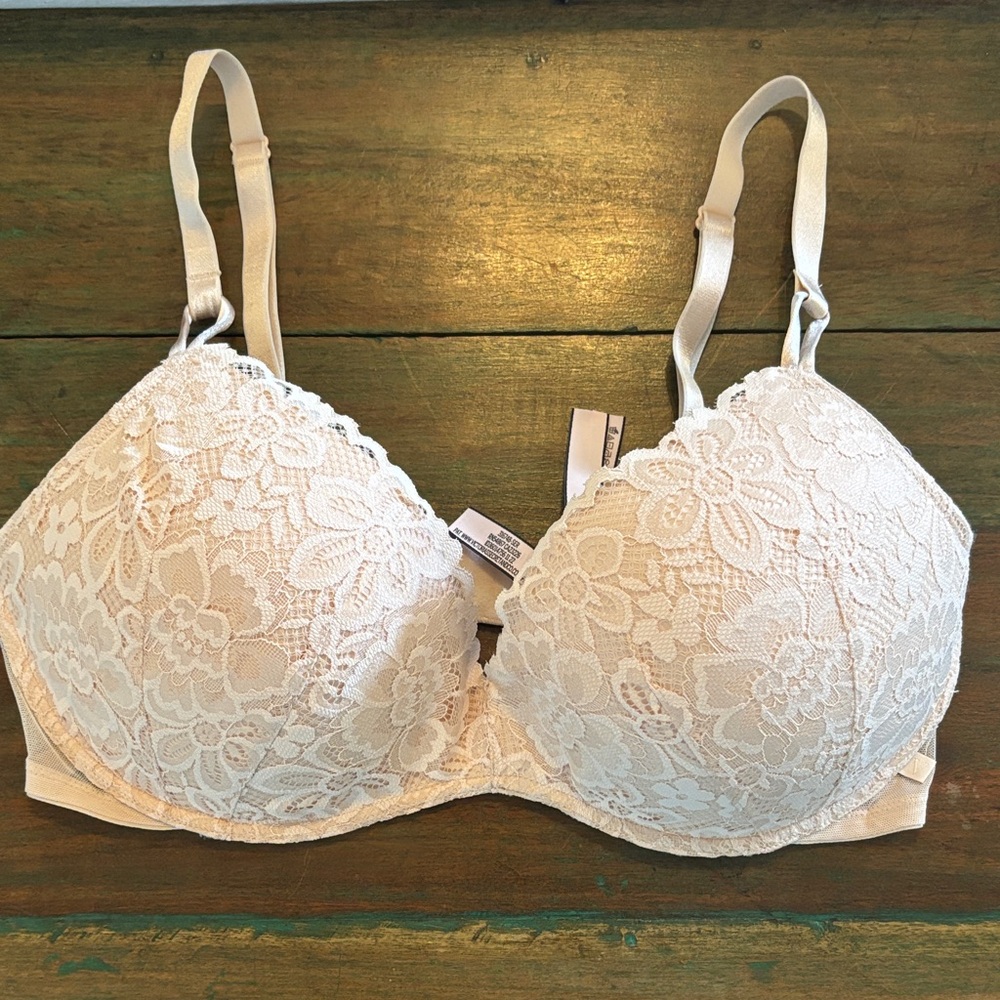 NWOT Victoria's Secret Wireless Push-up Bra in Soft Beige - Picture 3 of 4